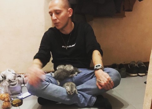 Не фотошоп: интимные фото Оксимирона слил в сеть Паша Техник