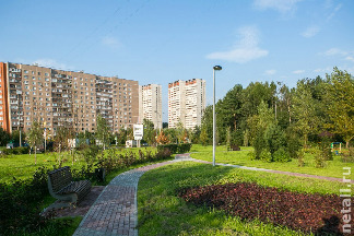 
                    70 скамеек и беседки          