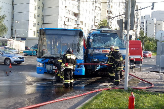 
                    Бетономешалка протаранила пассажирский автобус в «новом городе»          