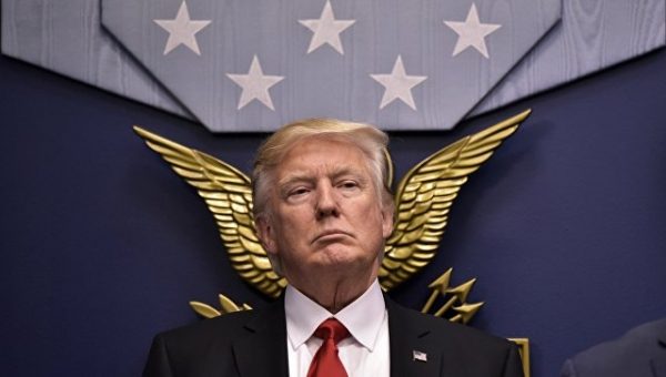 Трамп-младший опубликовал фотографию отца в образе супергероя