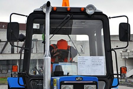 
                    Пьяный юноша обстрелял трактор в 16-м микрорайоне          