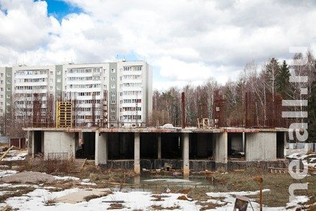 
                    На строительство дома вместо недостроя в 9-м микрорайоне выделят почти 1,5 млрд рублей          