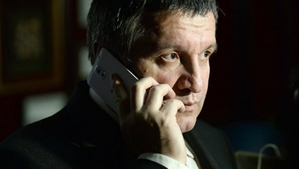 Аваков попросил Интерпол не объявлять в розыск украинцев по запросу России