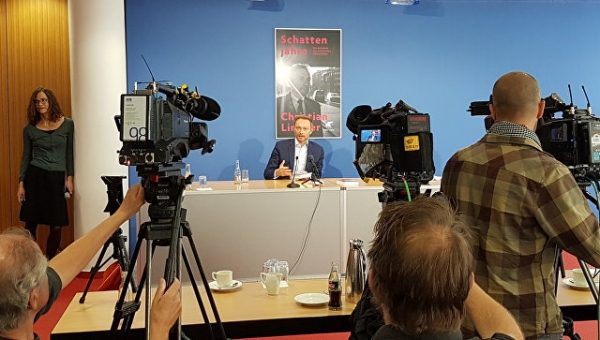 Немецкие либералы призвали вернуть РФ в G8 в промежуточном формате "7+1"