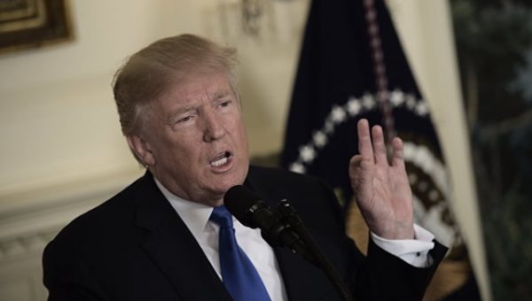 Забросавшему Трампа российскими флажками предъявили обвинения