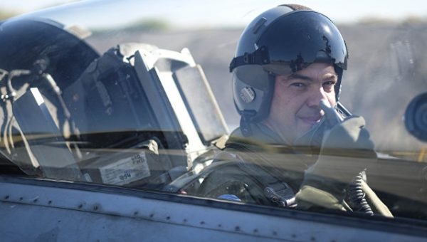 Ципрас пролетел на истребителе F-16 над Эгейским морем