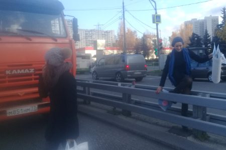 
                    По переходу через отбойник          