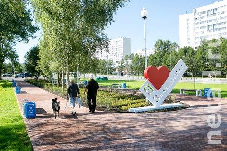 
                    На пляж по бульвару          