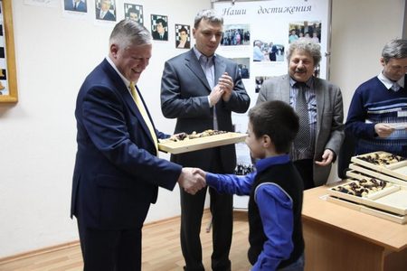
                    Анатолий Карпов приедет на открытие школы шахмат в 4-м микрорайоне          