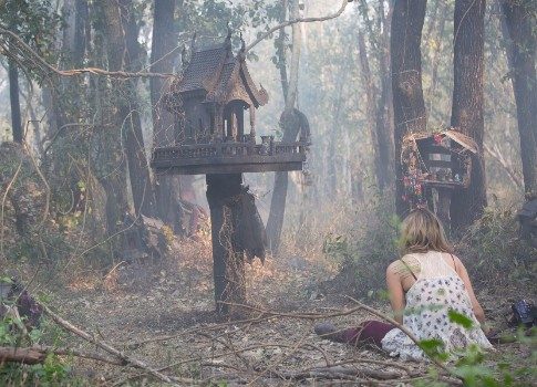 Она никогда не отпустит: в России выходит фильм ужасов «Дом призраков»