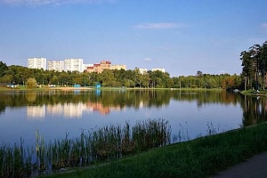 Спасатели вытащили из Школьного озера тонувшего мужчину