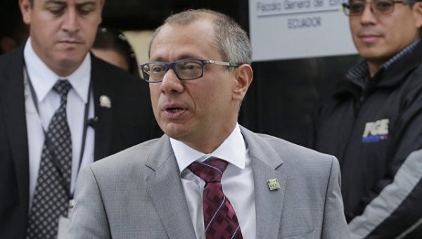 Вице-президент Эквадора подчинится решению суда, выдавшему ордер на арест