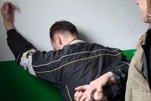 Полиция задержала наркоторговца вместе с покупателем