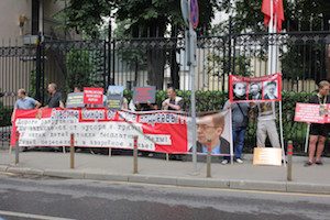 Жители Кимр приехали в Москву с артистическим флэшмобом
