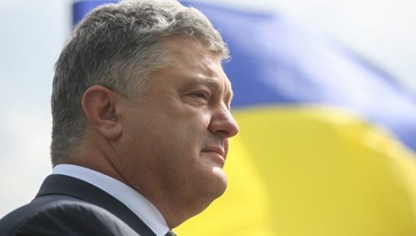 Порошенко заявил, что "народ не допустит" дестабилизации в стране