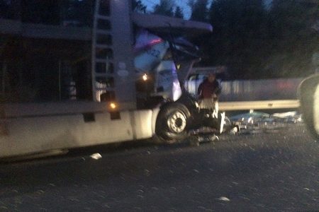 
                    Автовоз устроил ДТП с пятью машинами на «бетонке»          