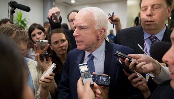 Маккейн заявил, что команда Трампа затягивает реализацию санкций против РФ