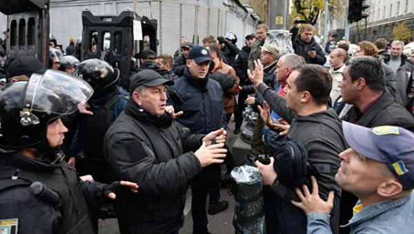 У здания Верховной рады усилили охрану из-за акции протеста