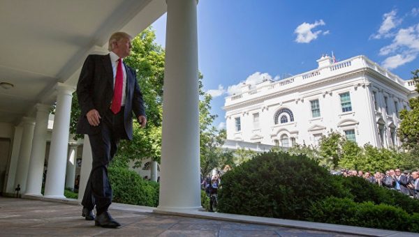 Трамп хочет мирного разрешения ситуации с КНДР, заявили в Белом доме
