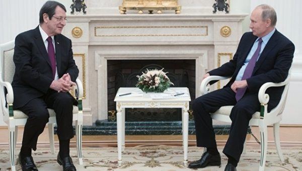 Анастасиадис пригласил Путина посетить с визитом Кипр