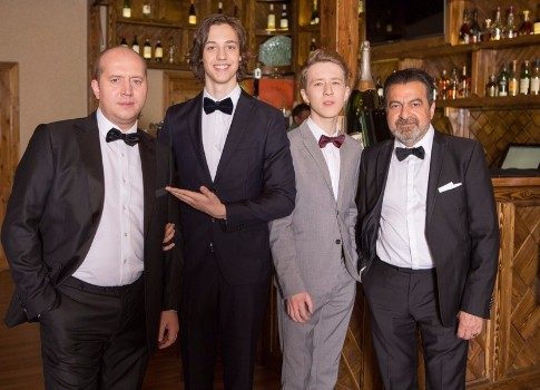 Звездные составы двух семей: смотрите сегодня премьеру сериала «Ивановы-Ивановы» на СТС