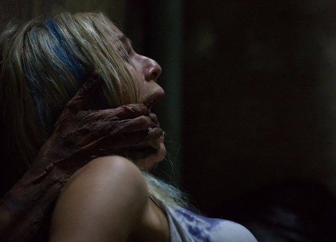 Она никогда не отпустит: в России выходит фильм ужасов «Дом призраков»