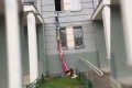
                    Пьяная женщина выпала из окна дома в 14-м микрорайоне          