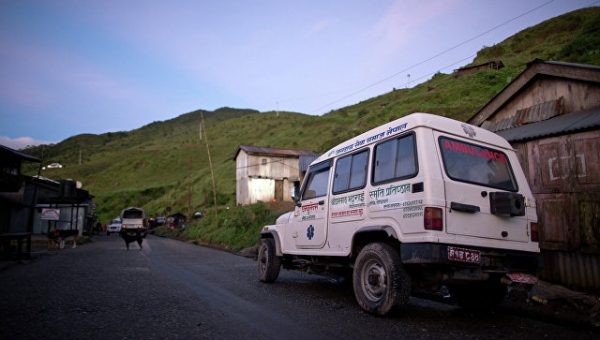В Непале автобус с 40 пассажирами упал в реку