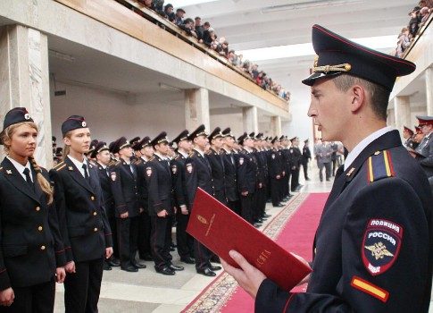 На страже порядка: смотрите на Первом канале праздничный концерт в честь Дня <!--more--></noscript>сотрудника органов внутренних дел” /></p>
<p class=