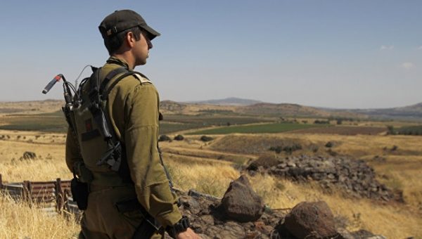 Палестинец на машине сбил израильтянина и напал с ножом на военных
