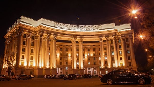 Киев направил Москве ноту протеста из-за отправки гумконвоя в Донбасс