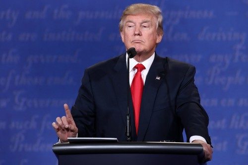 Билли Болдуин обвинил Дональда Трампа в сексуальных домогательствах по отношению к его жене