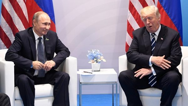 Встреча Трампа и Путина на АТЭС важнее для политики США, считает политолог