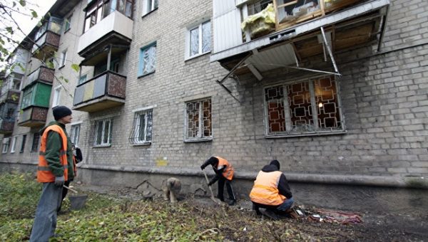 Украинские силовики выпустили в субботу 15 снарядов по ДНР