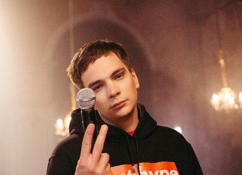 Кто этот Гнойный: зрителям шоу «Успех» не понравился член жюри Слава Карелин