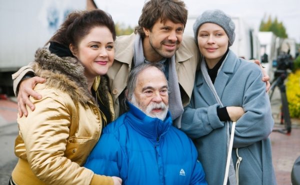Юлия Пересильд в роли провинциалки: репортаж со съемок нового сериала «Белые ночи» для Первого канала