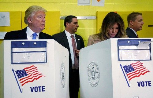 Дональд Трамп ответил на заявления о несчастной жене Мелании