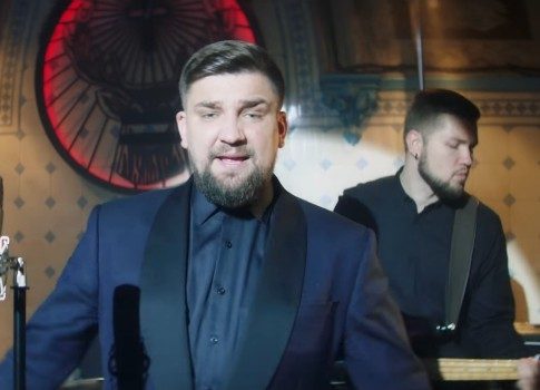 Василий, одумайся: зрителям не понравился клип Басты и Паулины Андреевой «Посмотри в глаза»