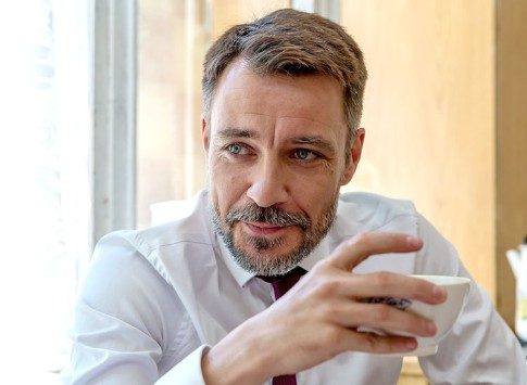 Премьера на «ТВ Центре»: Кирилл Гребенщиков и Екатерина Вуличенко в мини-сериале «Зеркала любви»
