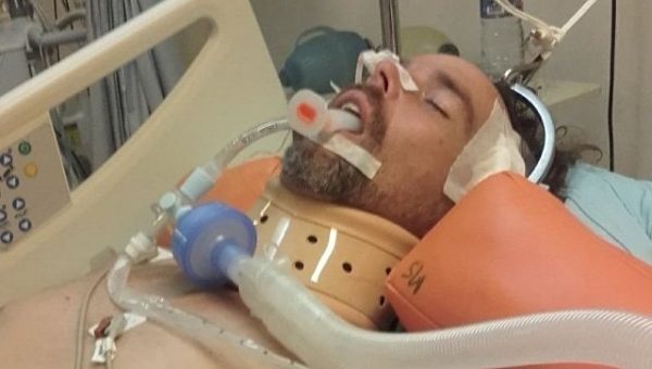 На Бали американец едва не погиб, погнавшись за обезьяной-воровкой