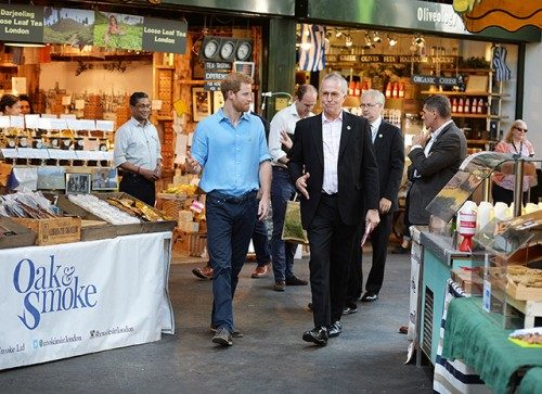 В кабинете королевы Елизаветы II стоит портрет Меган Маркл