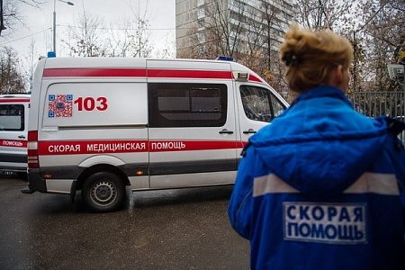 Пьяный мужчина выжил после падения из окна четвертого этажа