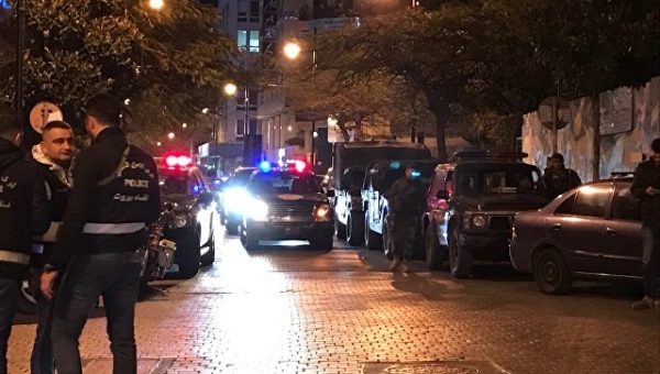 Полиция в Бейруте пытается разогнать демонстрацию у посольства США