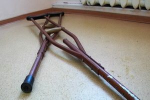 Ранее судимый зеленоградец избил костылем свою мать