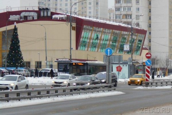 С улицы Логвиненко закрыли левый поворот к торговому центру «Столица»