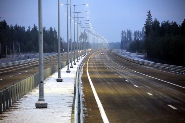 С 30 декабря водители с транспондерами смогут проезжать по М-11 бесплатно ночью