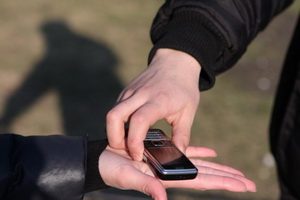 Приезжий украл у знакомого зеленоградца телефон