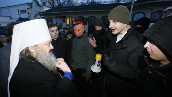 Украинские радикалы разблокировали вход в Киево-Печерскую лавру