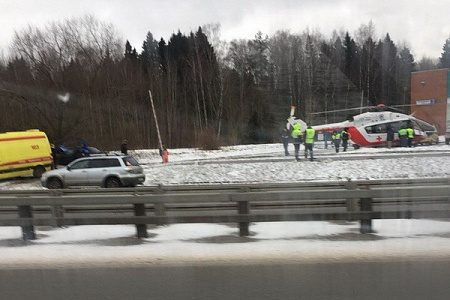 Напротив МИЭТа легковушка врезалась в дерево