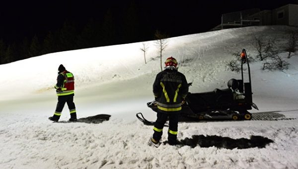 В Италии туристов эвакуировали на вертолетах из-за опасности схода лавин